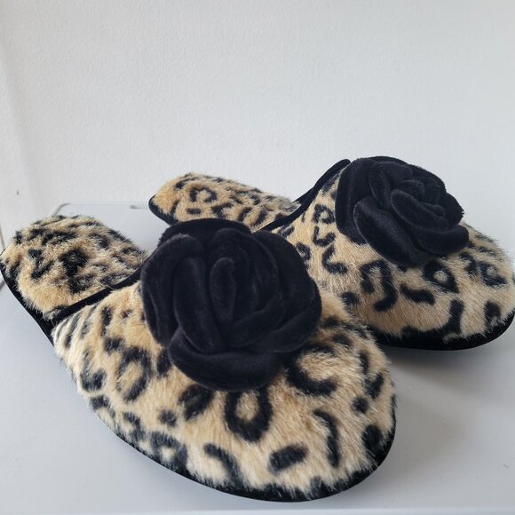 Women’s Cheetah Slippers w/black Flower Decoration (Size: Large 9-10) - Picture 1 of 9
